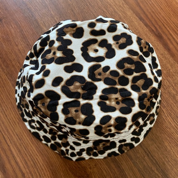 Cheetah Bucket Hat - Picture 3 of 4